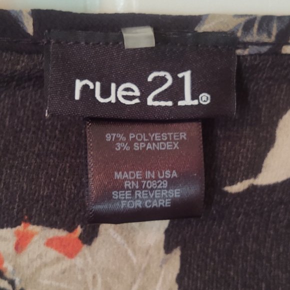 🌠 2 for $10 - EUC Black Floral Crop Top - Picture 6 of 6